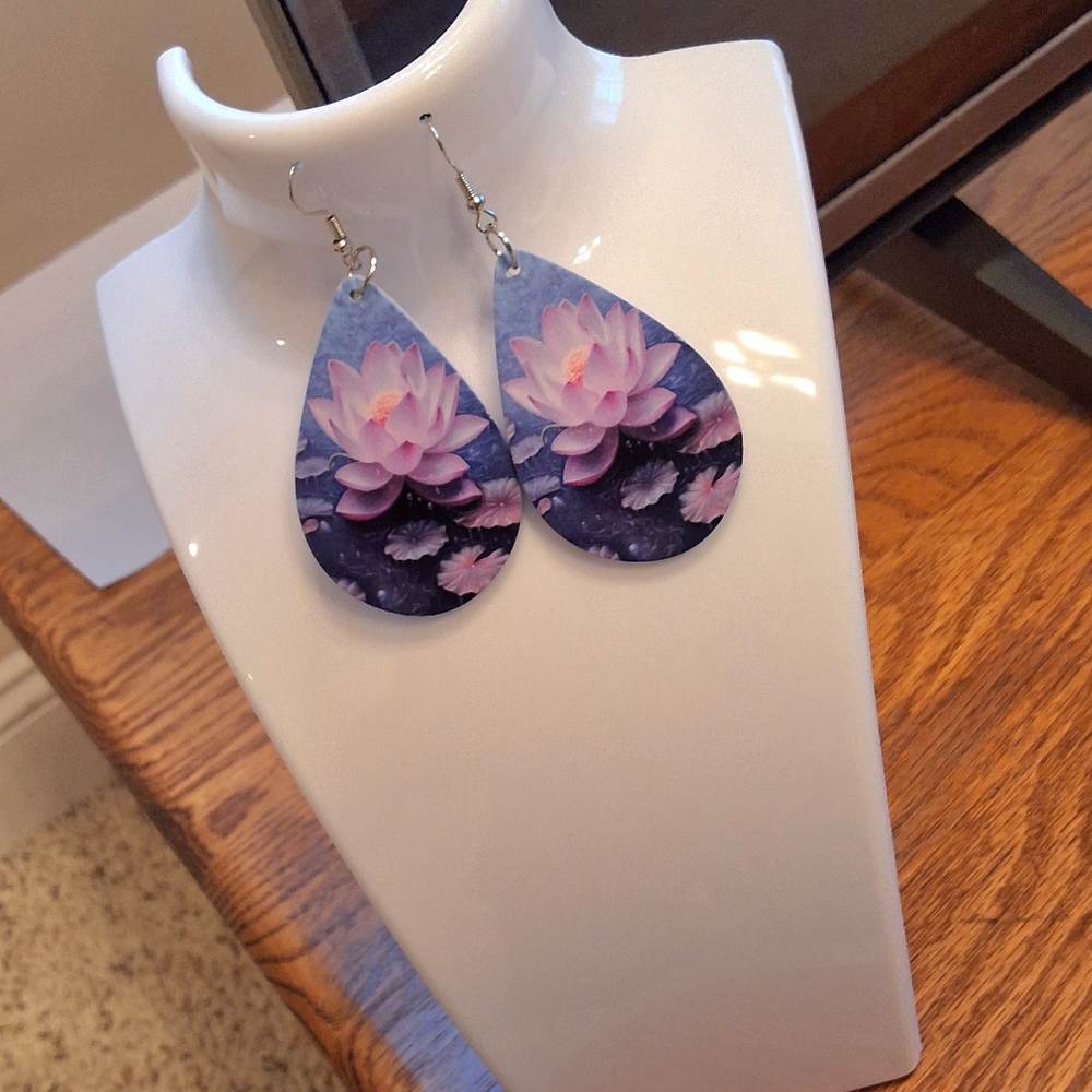 💥SALE💥Water Lilly Dangle Earrings NEW